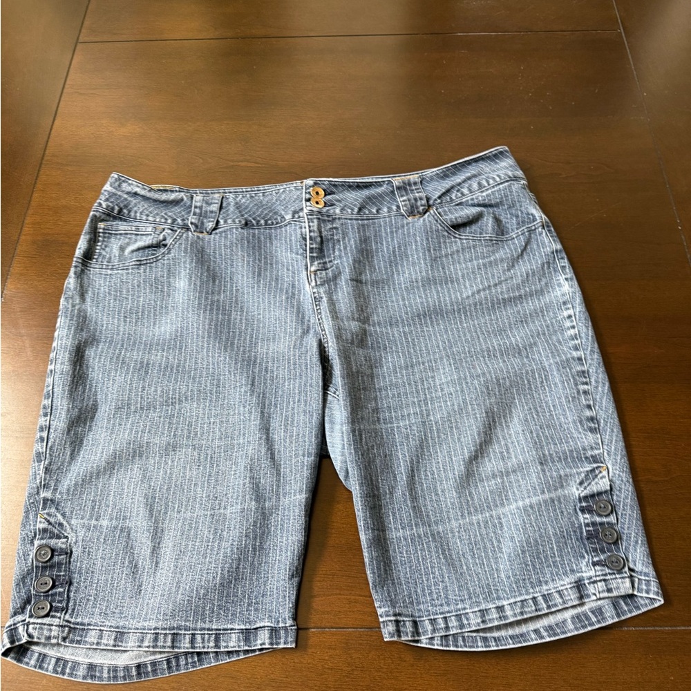 Venezia by Lane Bryant Blue Striped Denim Bermuda Shorts Size 28